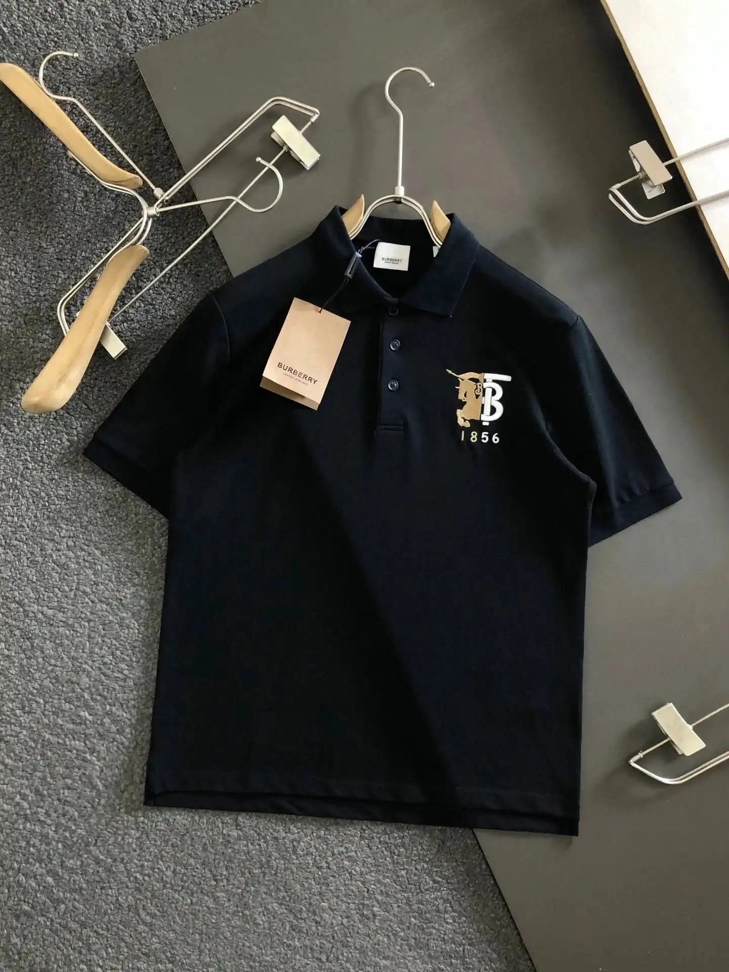 Burberry Knight Print T-Shirts [32 styles] — foto 3 de 8