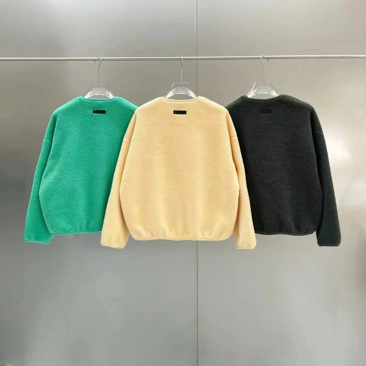 ESSENTIALS Sweater & Pants Set — foto 3 de 6