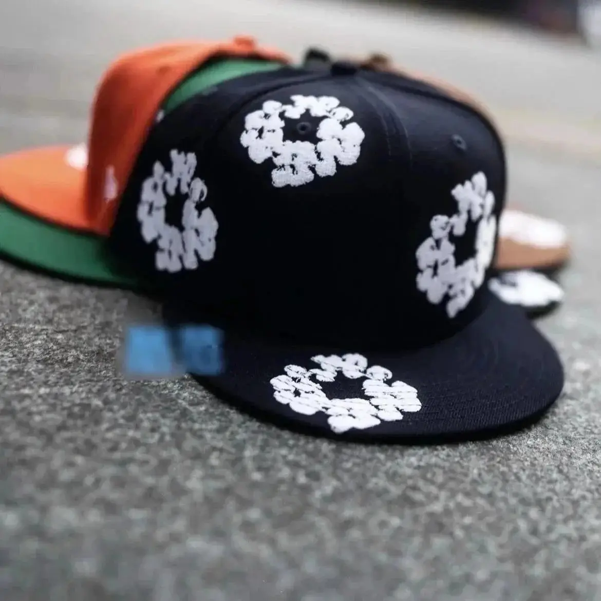 DENIM TEARS Wreath Snapback Hats [4 styles] — foto 2 de 5