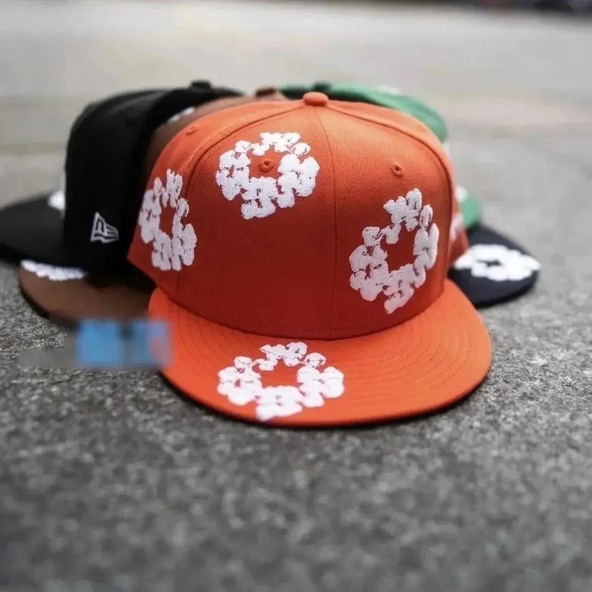 DENIM TEARS Wreath Snapback Hats [4 styles] — foto 3 de 5
