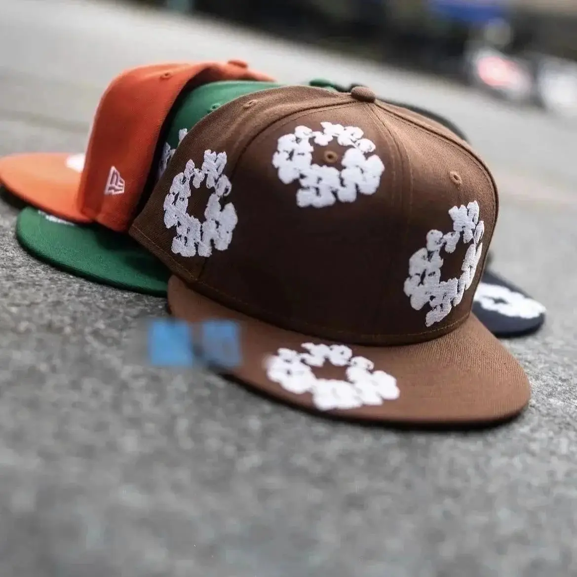 DENIM TEARS Wreath Snapback Hats [4 styles] — foto 4 de 5