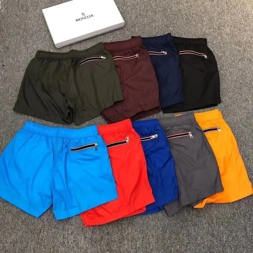 Moncler Shorts — foto 2 de 8