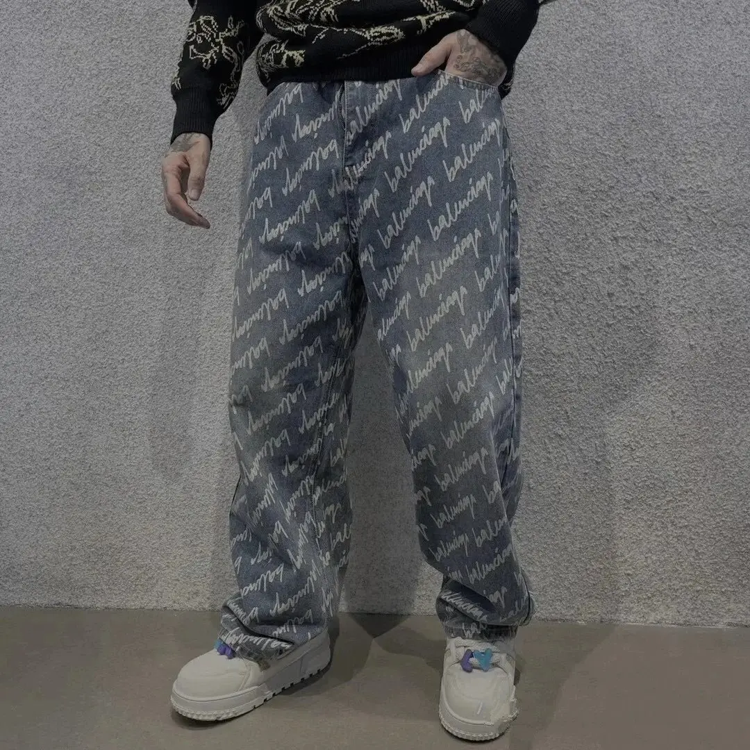 Balenciaga Logo Print Jeans [3 Colors Available] — foto 2 de 8