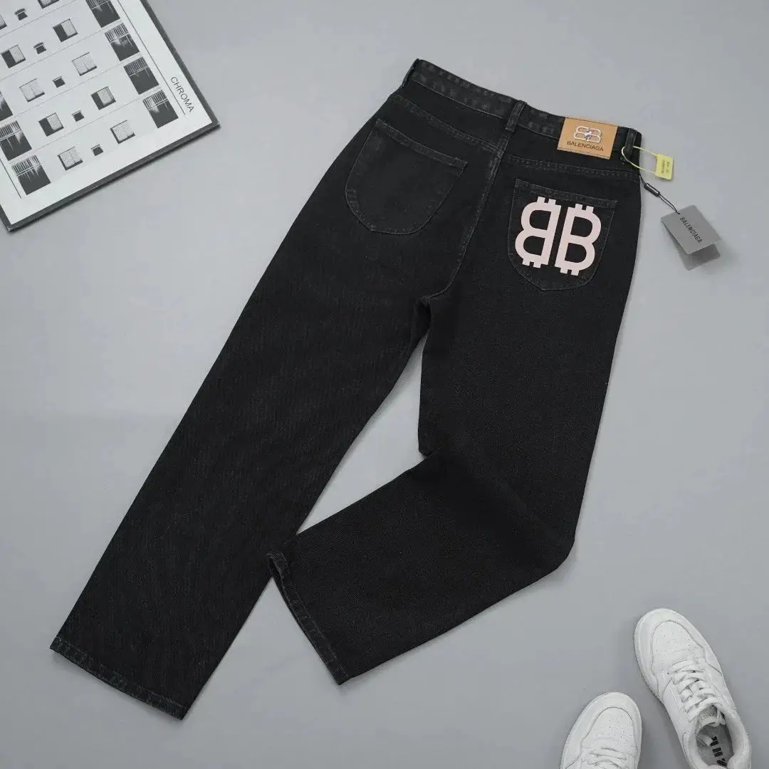 Balenciaga Logo Print Jeans [3 Colors Available] — foto 5 de 8
