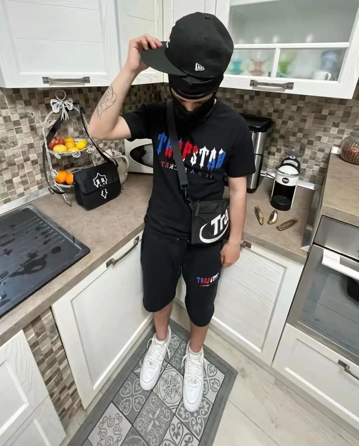 Trapstar T-shirt TEE & Shorts Pants Set ( 40 + styles) — foto 5 de 8