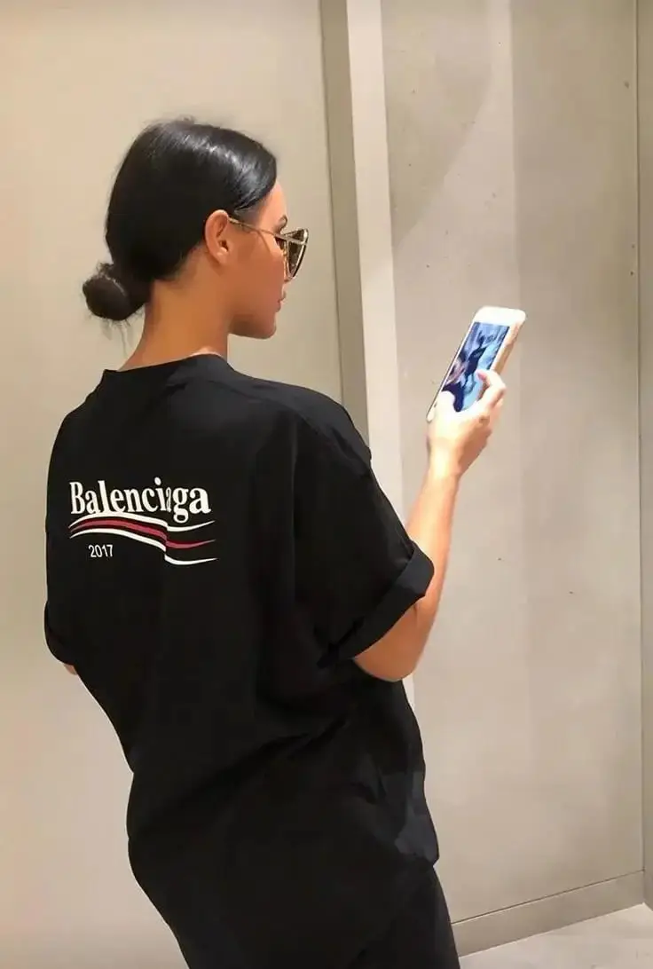 Balenciaga Logo Print T-Shirts [39 styles] — foto 2 de 8