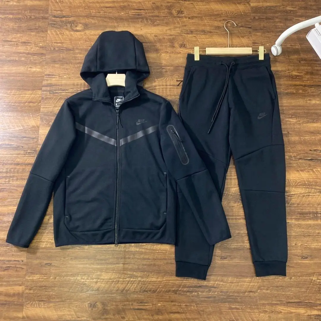 Nike Tech Tracksuits — foto 4 de 8