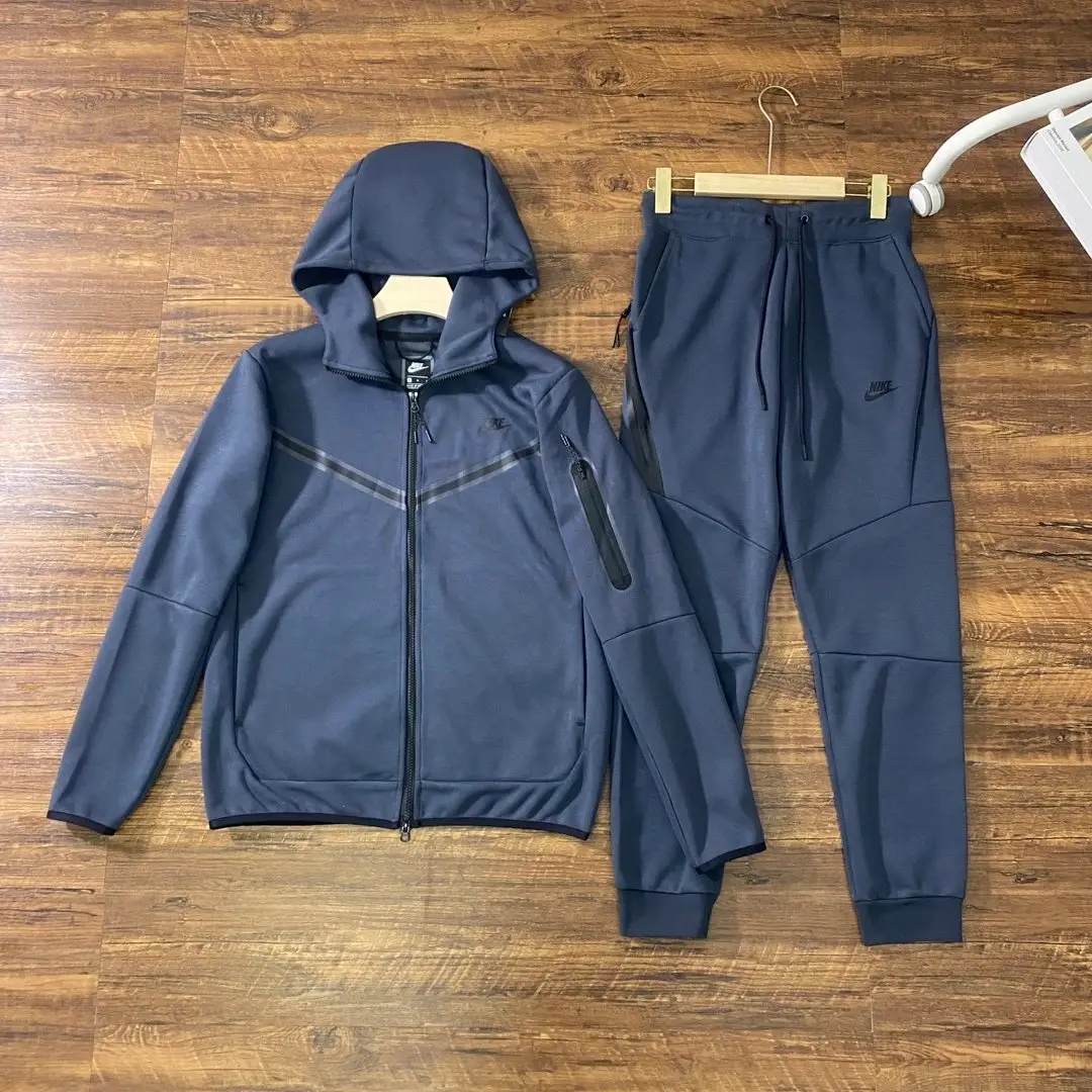 Nike Tech Tracksuits — foto 5 de 8