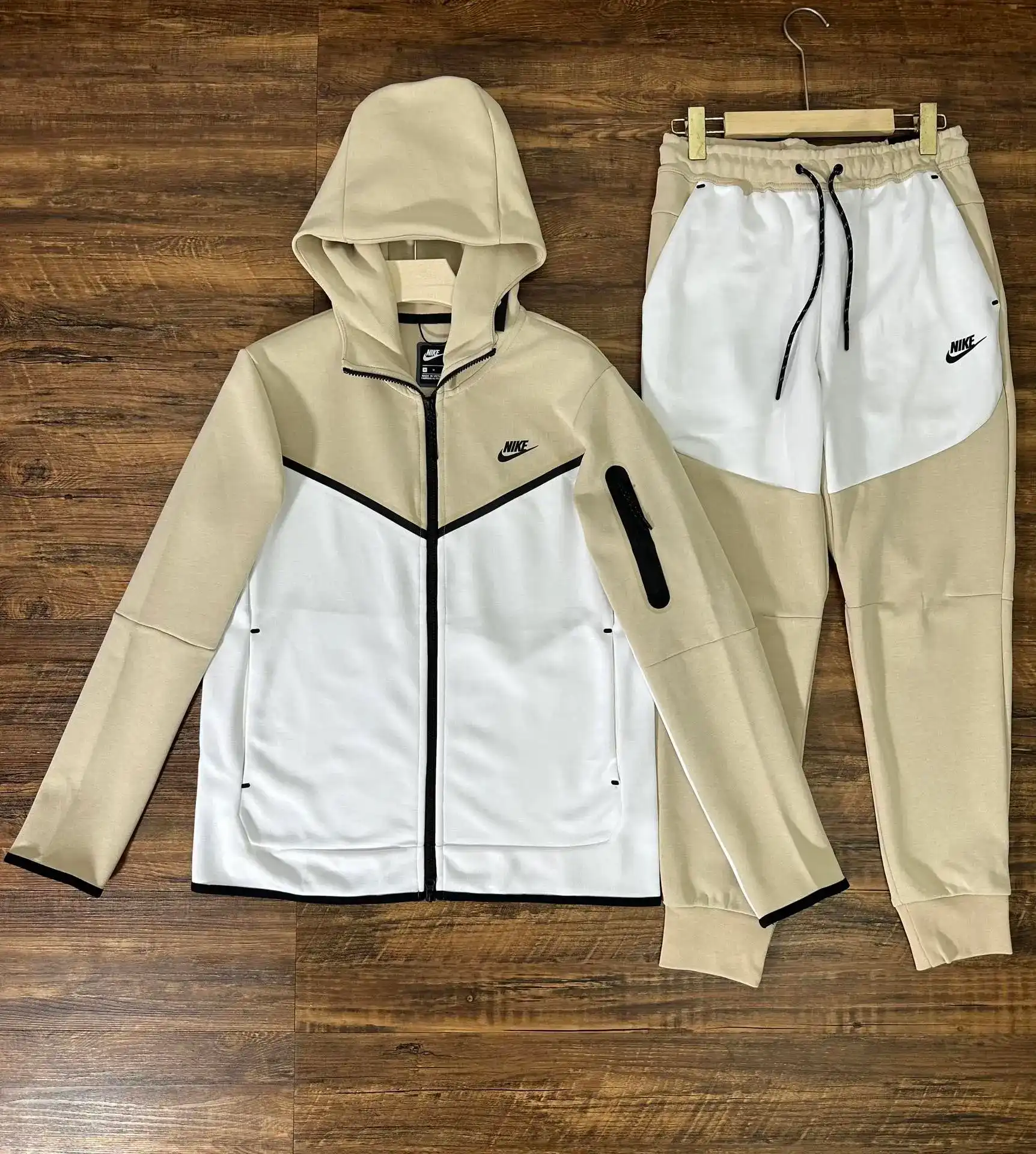 Nike Tech Tracksuits — foto 6 de 8
