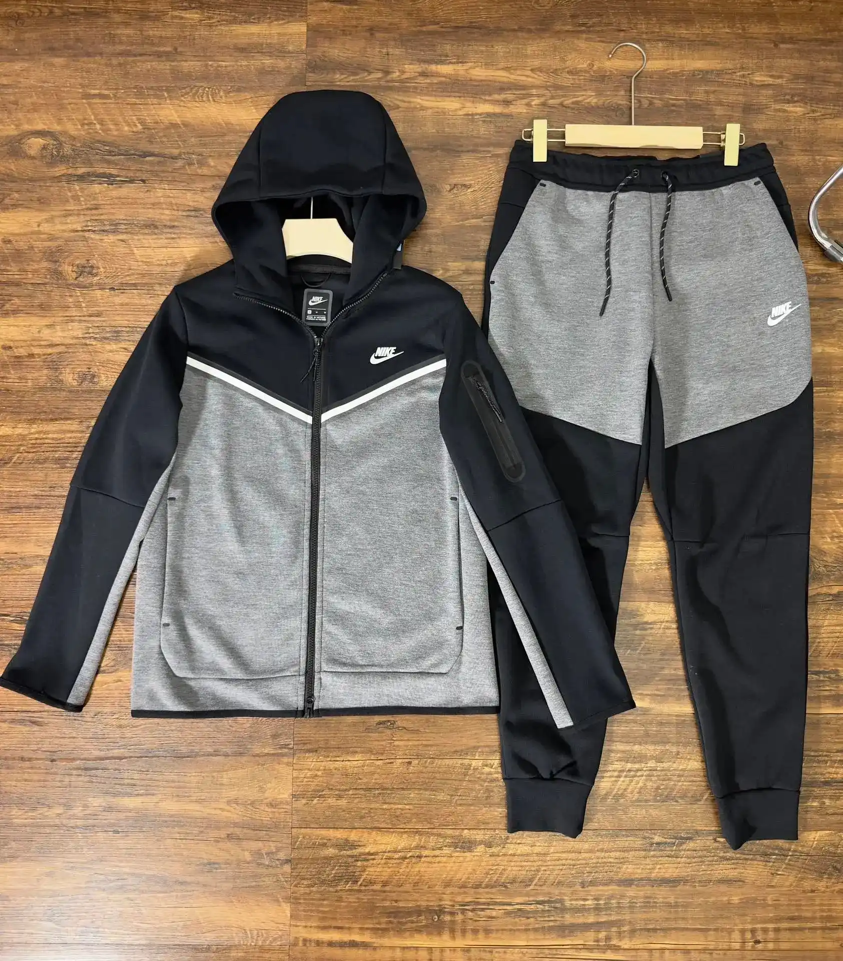 Nike Tech Tracksuits — foto 7 de 8