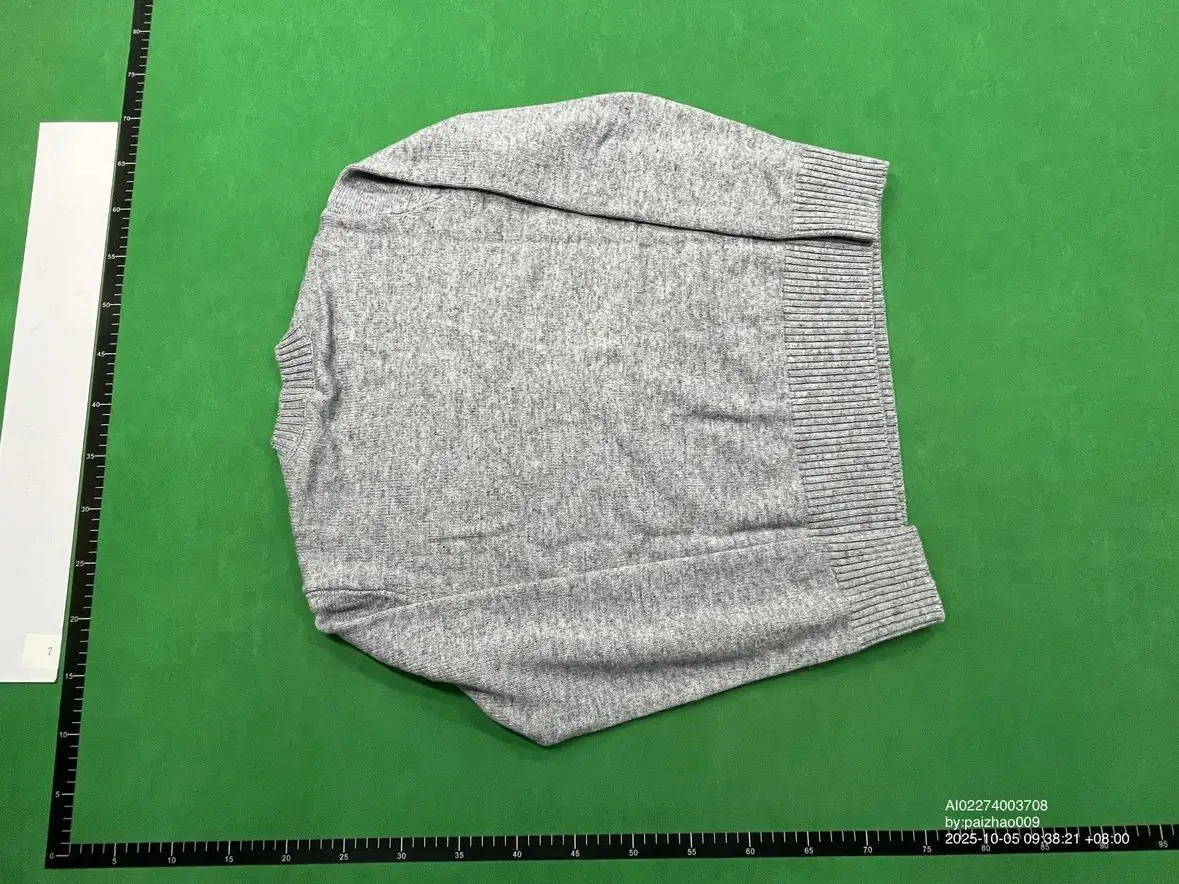 Prada Milano Logo Sweater — foto 4 de 5