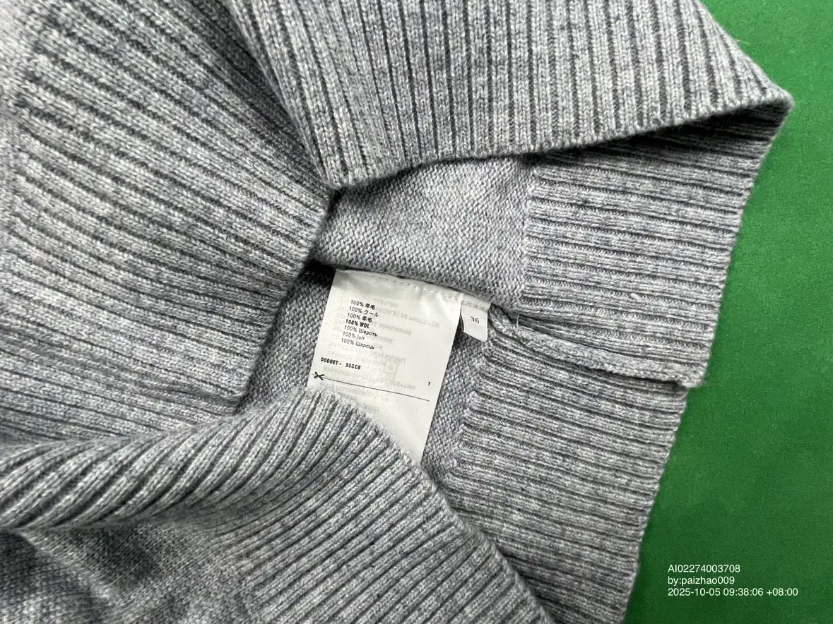 Prada Milano Logo Sweater — foto 5 de 5