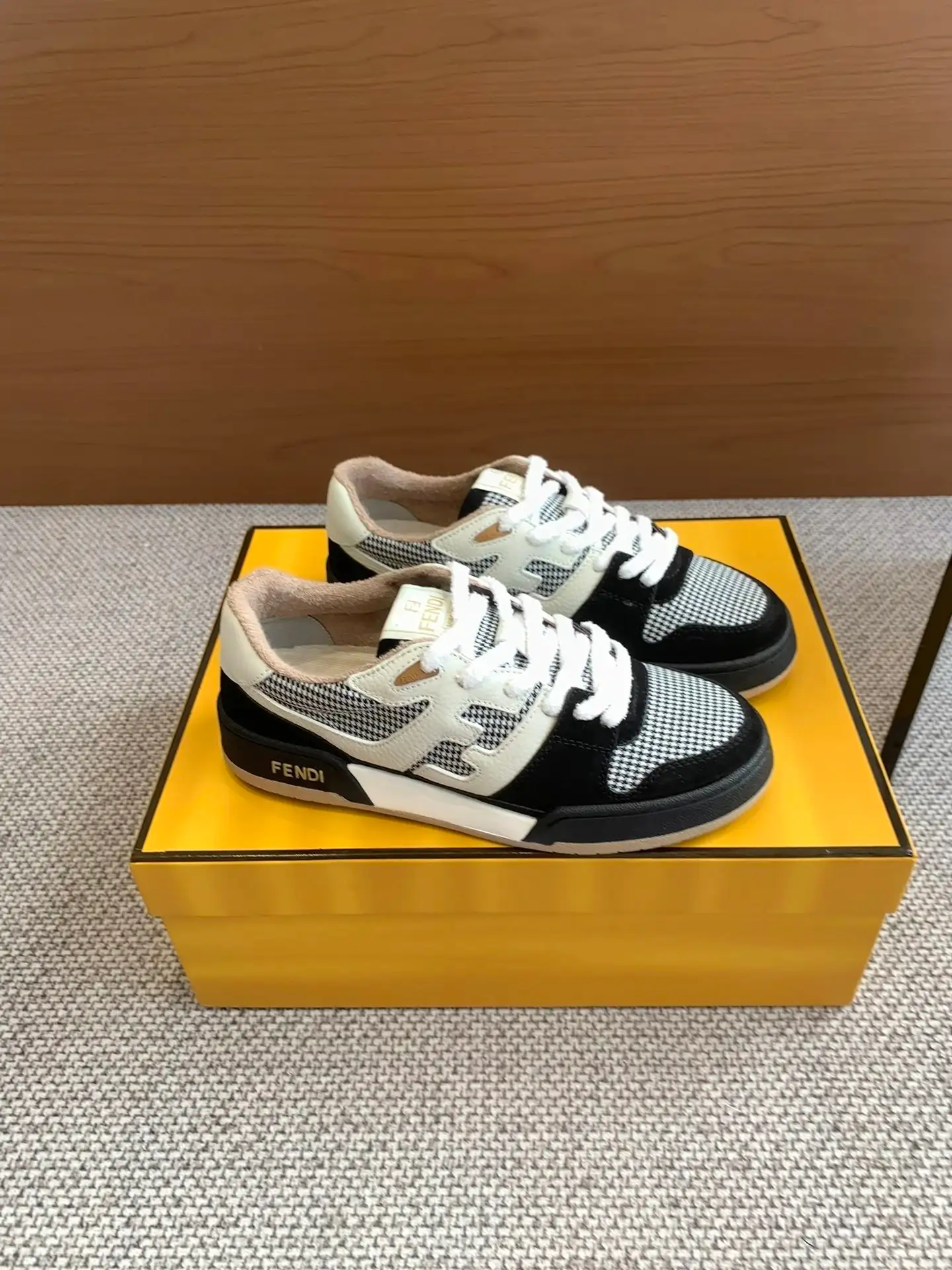 Fendi Match Sneakers — foto 5 de 8