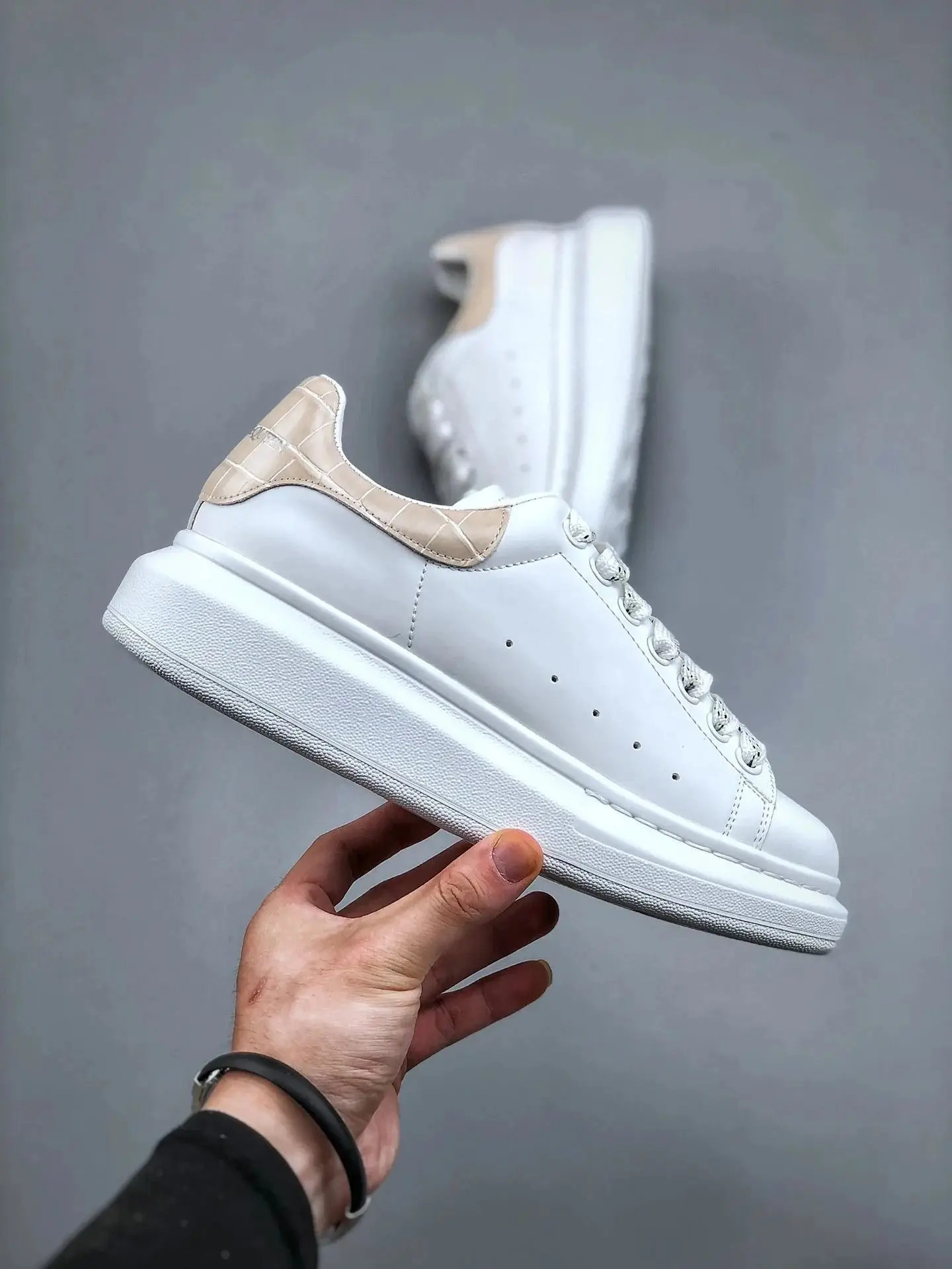 Alexander McQueen Sneakers — foto 6 de 8