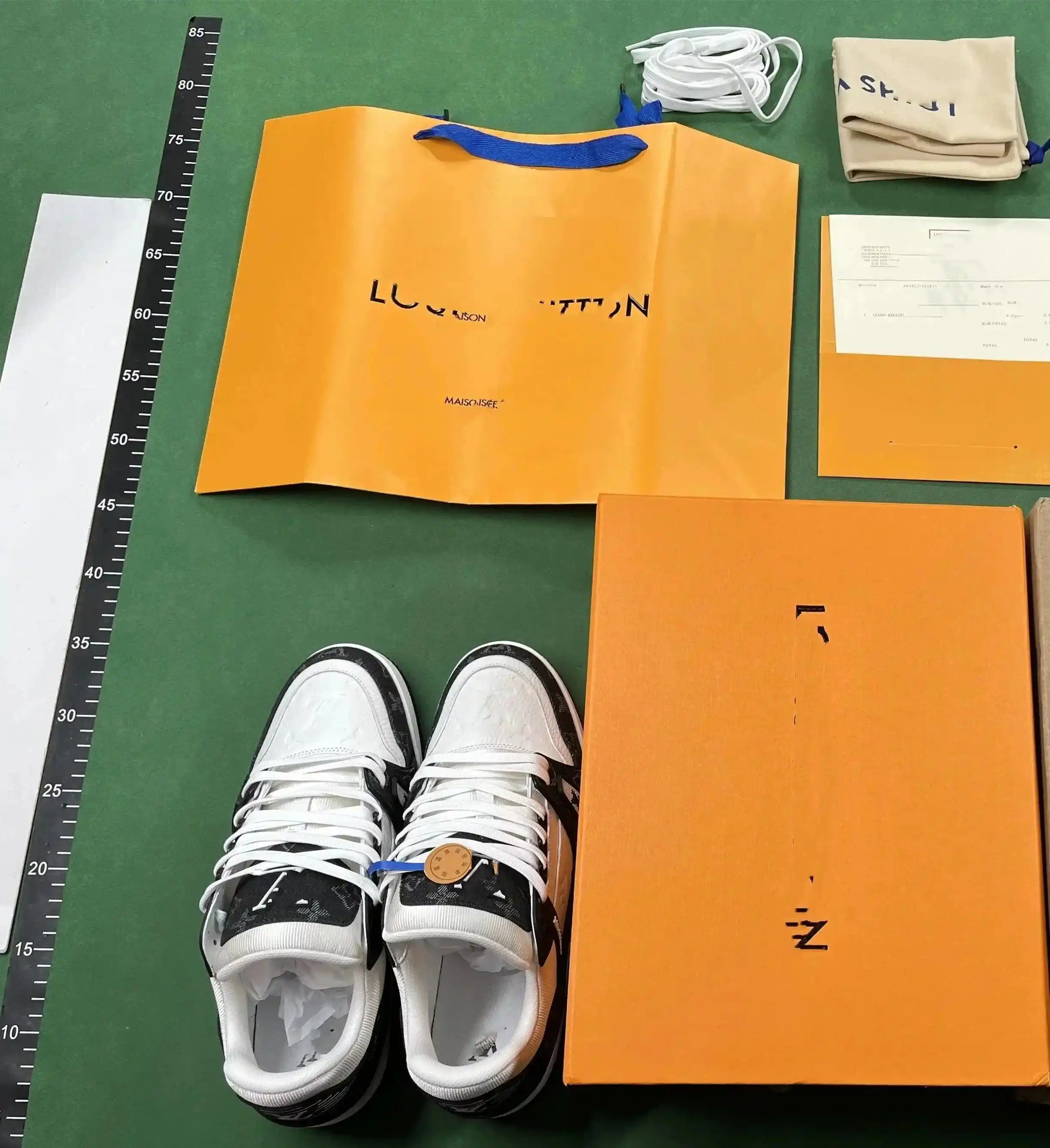 Louis Vuitton B22 Sneakers