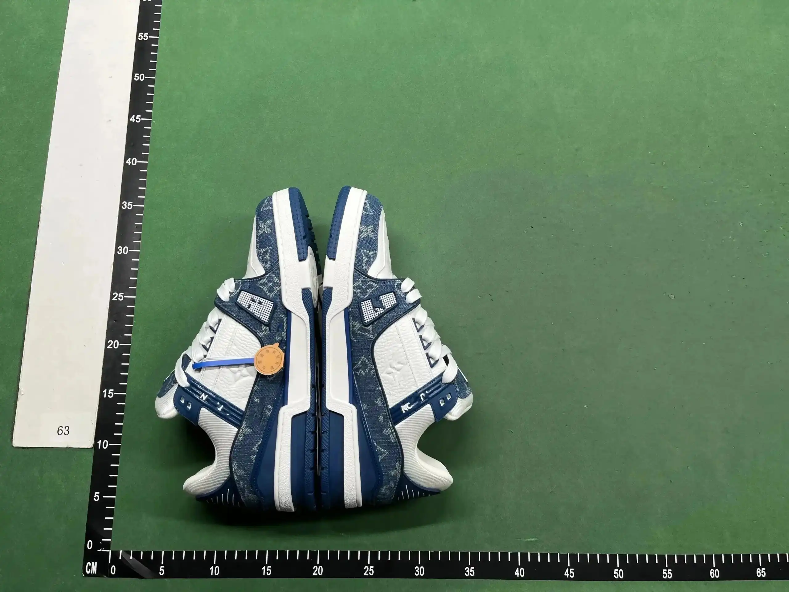 Louis Vuitton B22 Sneakers — foto 5 de 8