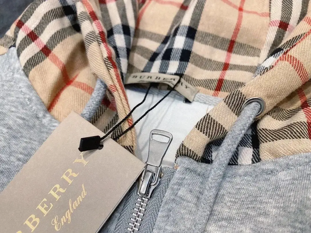 BURBERRY Check Hoodie/Sweater [40 styles] — foto 6 de 8