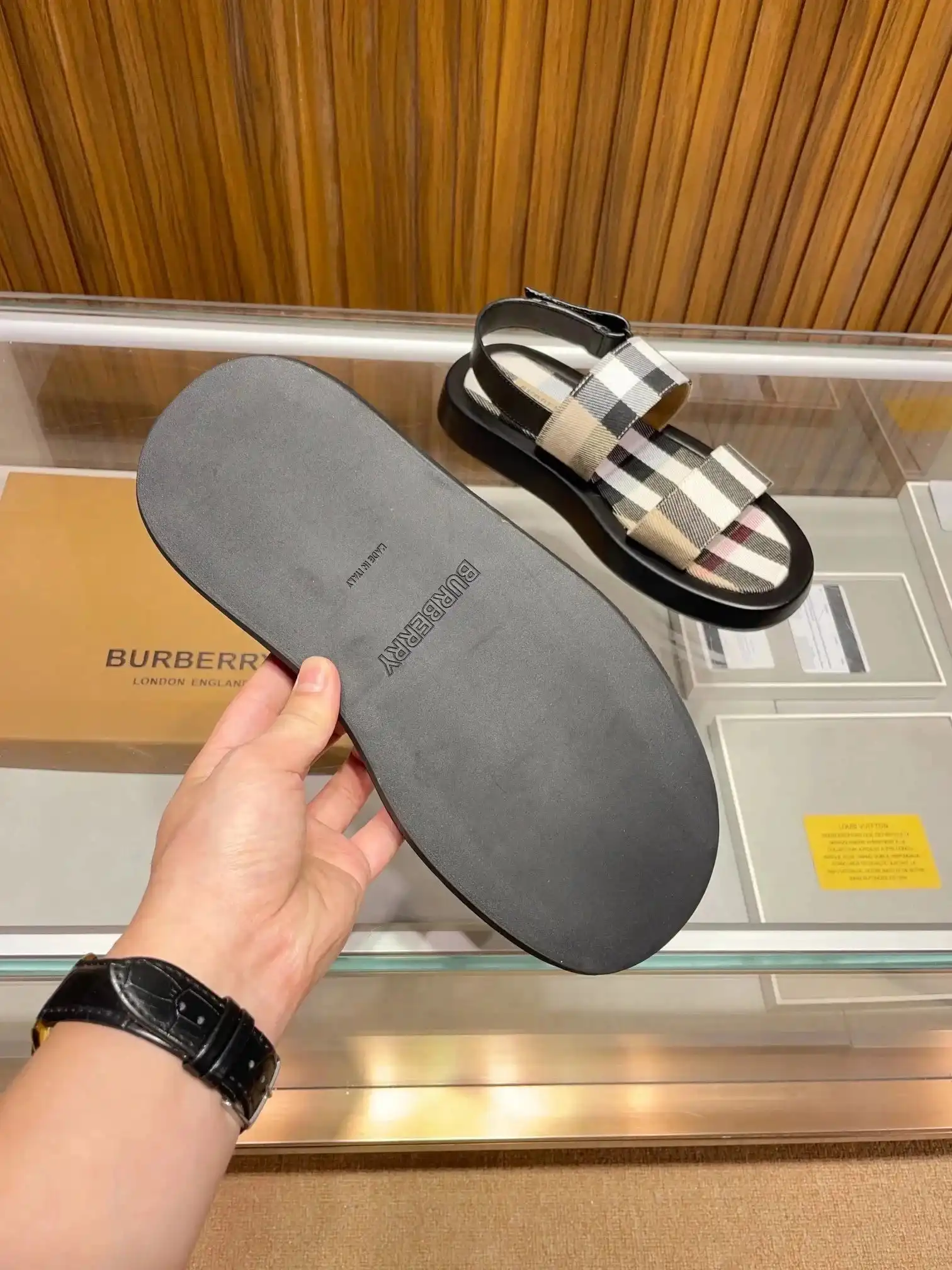 Burberry Check Strap Sandals — foto 7 de 8
