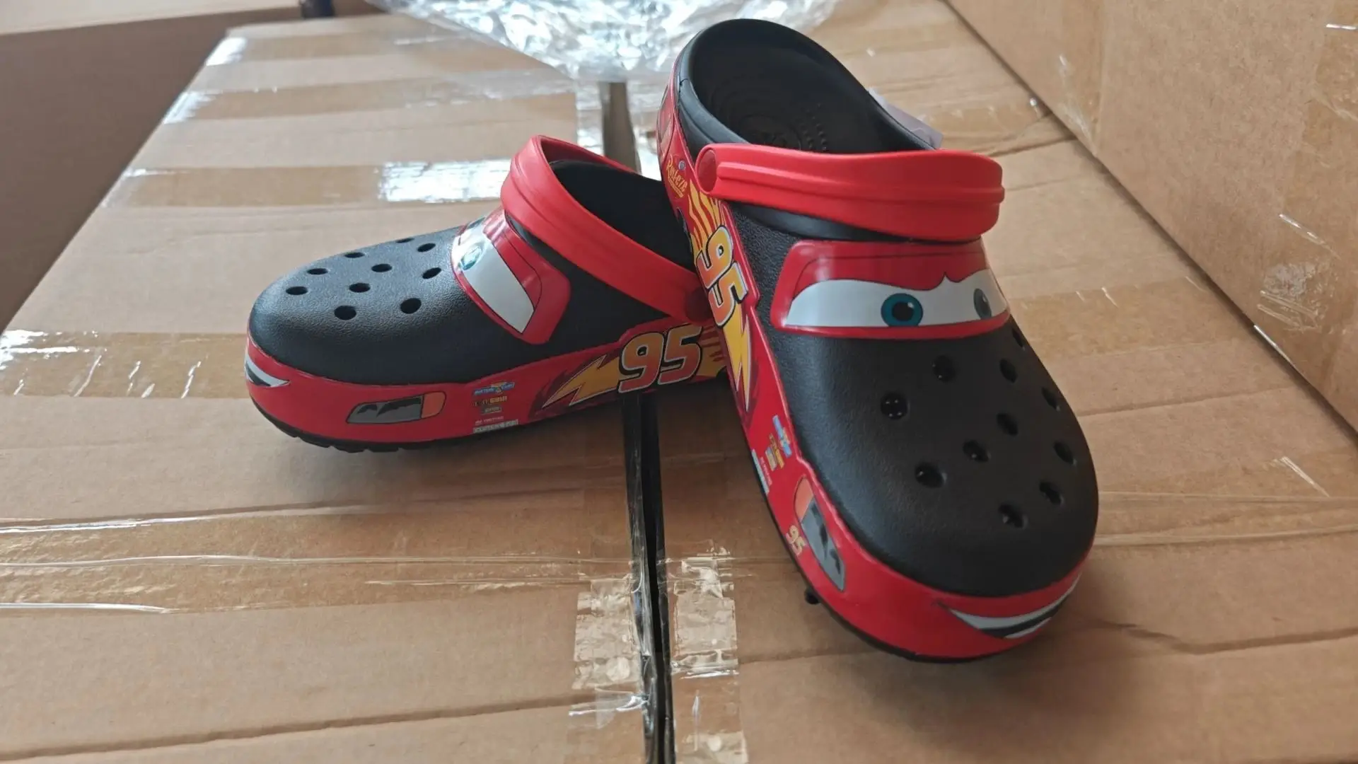 Crocs Lightning McQueen Clogs — foto 4 de 8