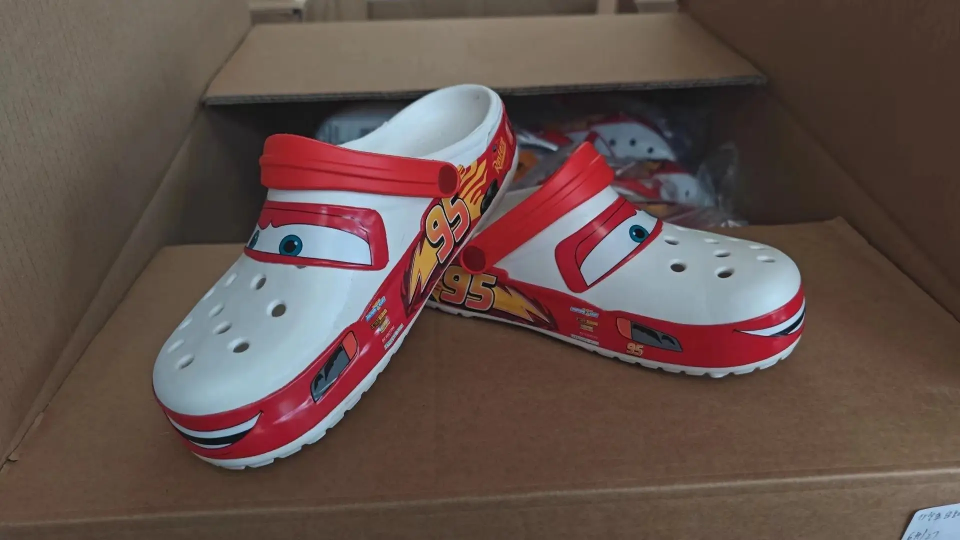 Crocs Lightning McQueen Clogs — foto 5 de 8