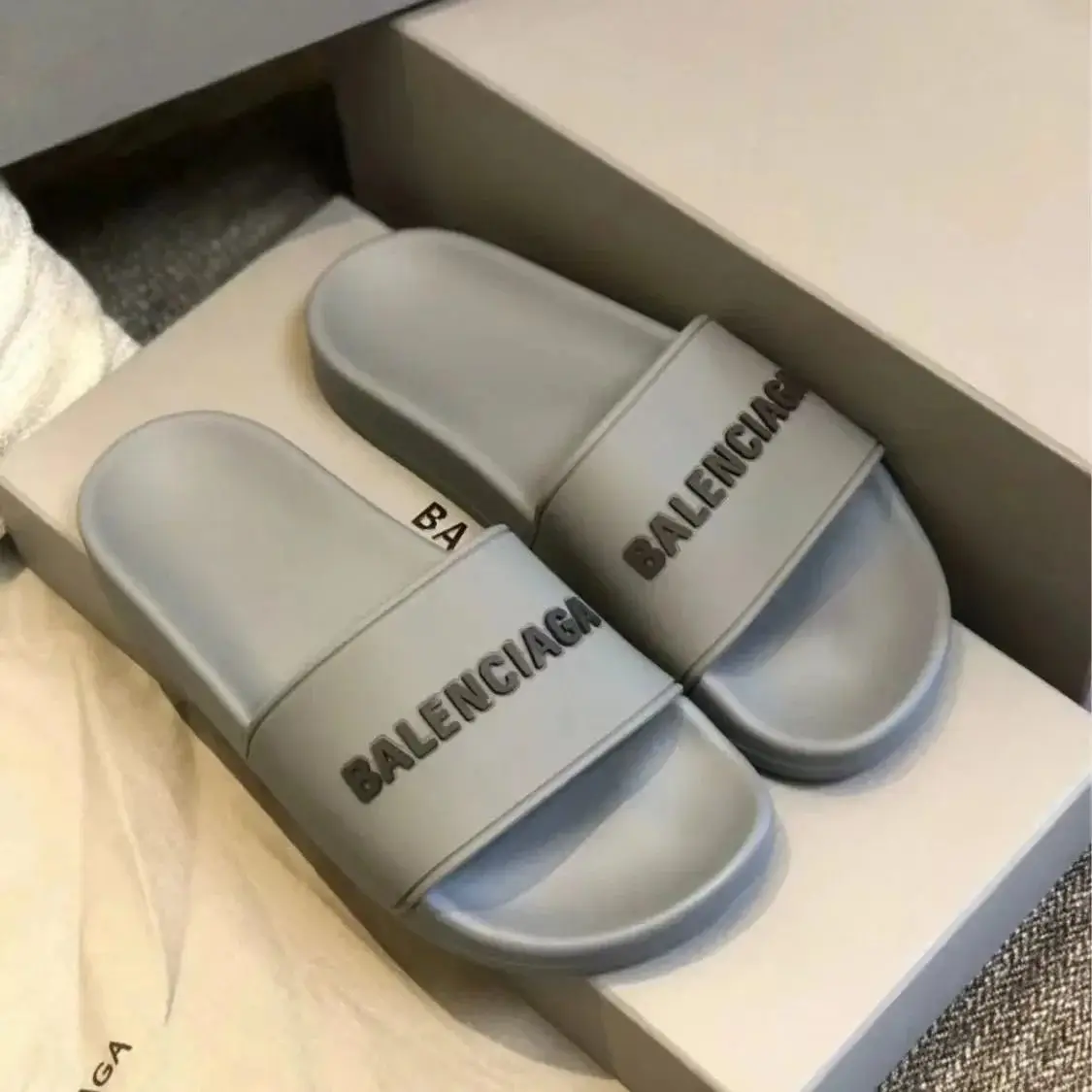 Balenciaga Logo Slide Sandals [17 styles] — foto 5 de 8