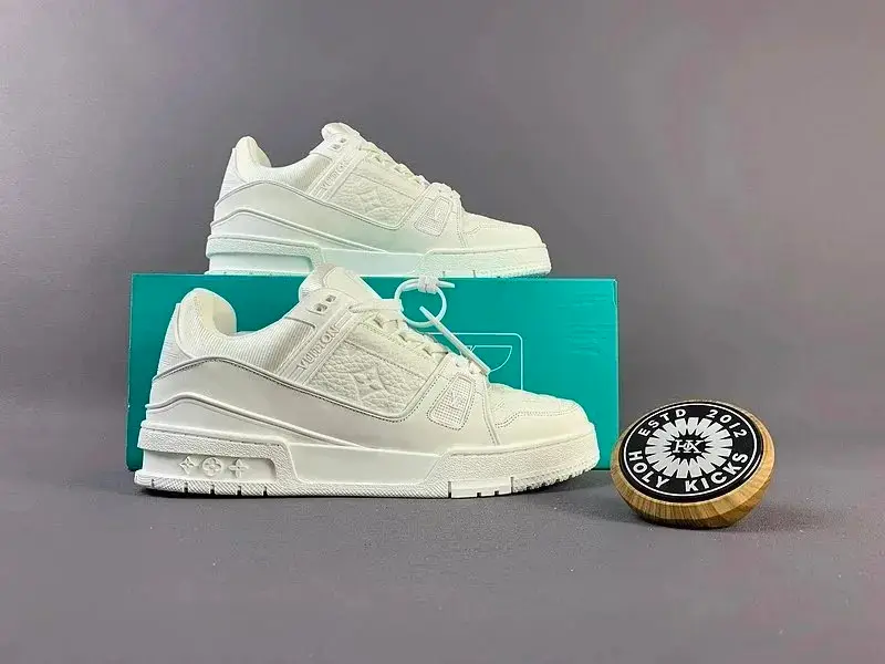 Louis Vuitton Sneakers(24 styles) — foto 3 de 6
