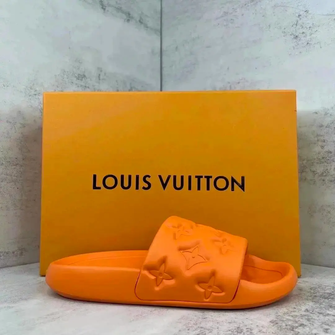 Louis Vuitton Slides [Multiple Styles: Monogram — foto 2 de 8