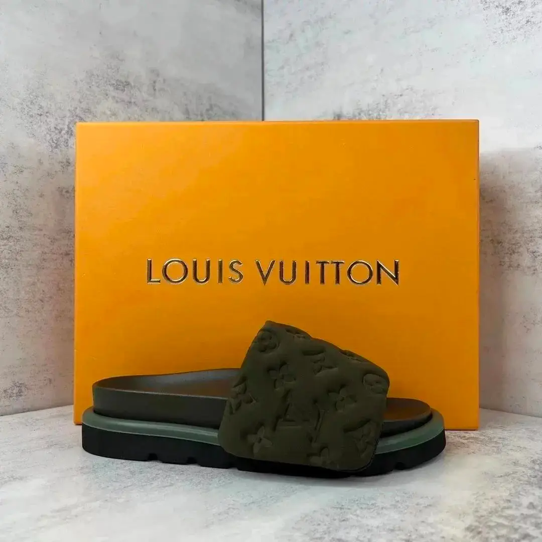Louis Vuitton Slides [Multiple Styles: Monogram — foto 3 de 8