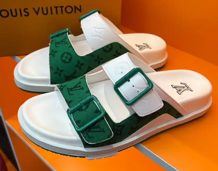 LV slippers — foto 2 de 8