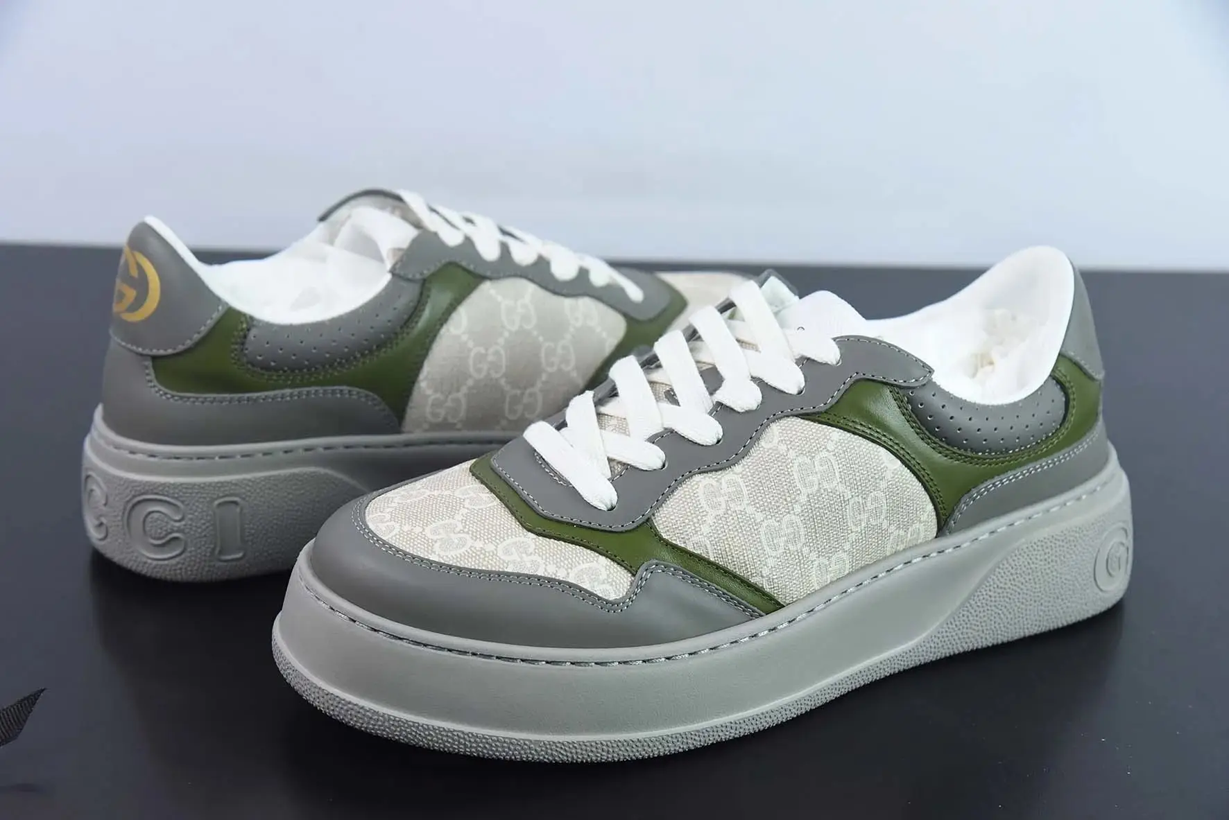 Gucci Rhyton Sneakers [21 styles] — foto 2 de 8
