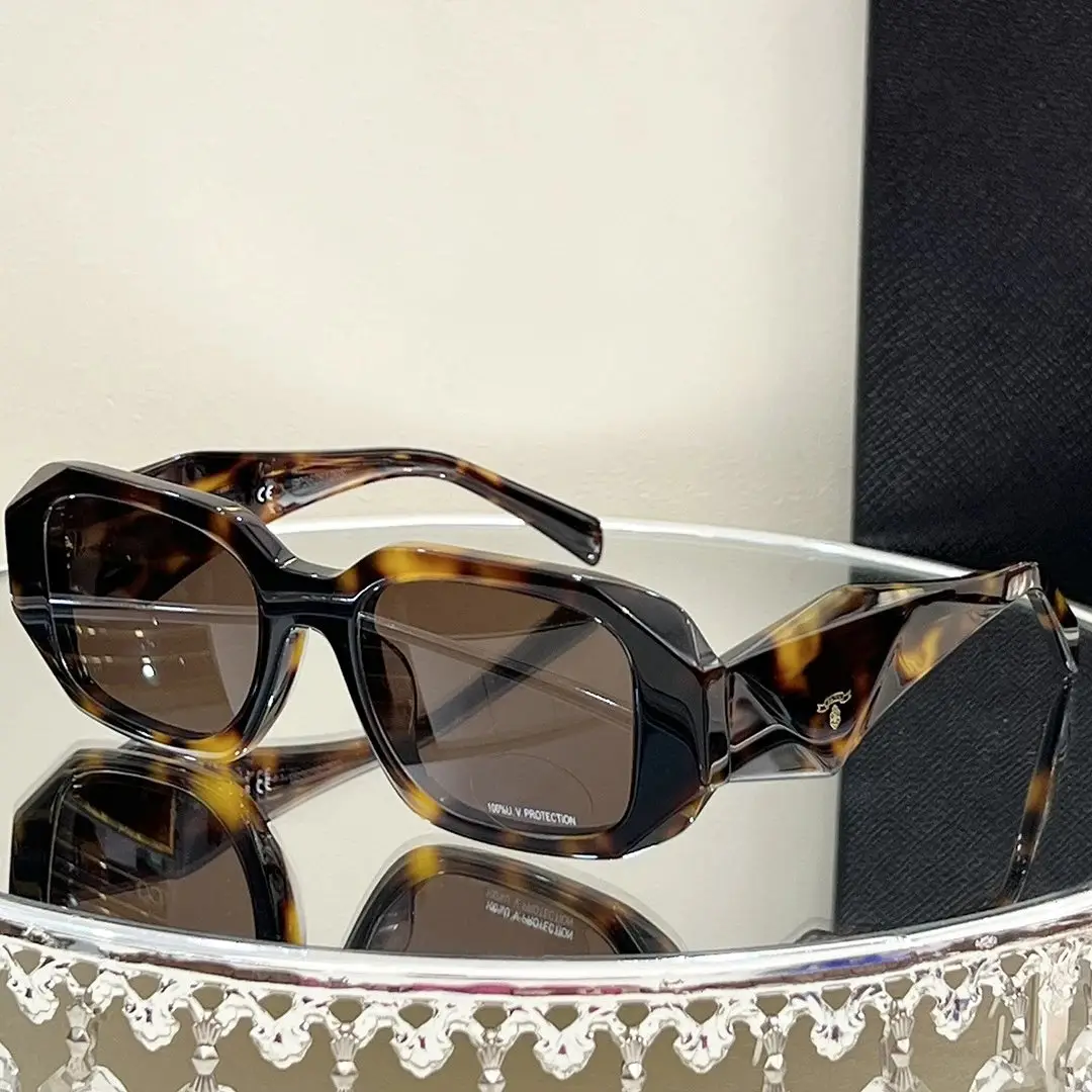 Prada Sunglasses [5 styles] — foto 3 de 5