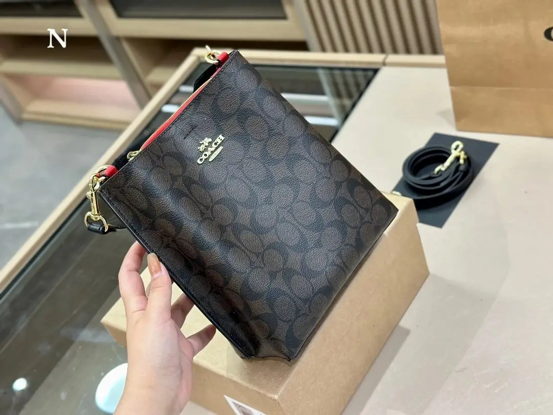Coach Handbags [15 styles] — foto 2 de 8