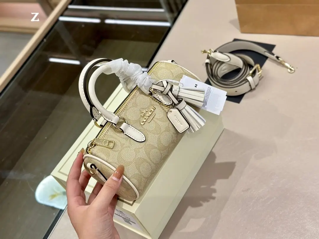 Coach Handbags [15 styles] — foto 5 de 8