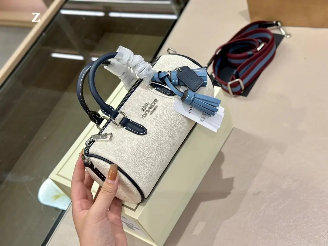 Coach Handbags [15 styles] — foto 8 de 8