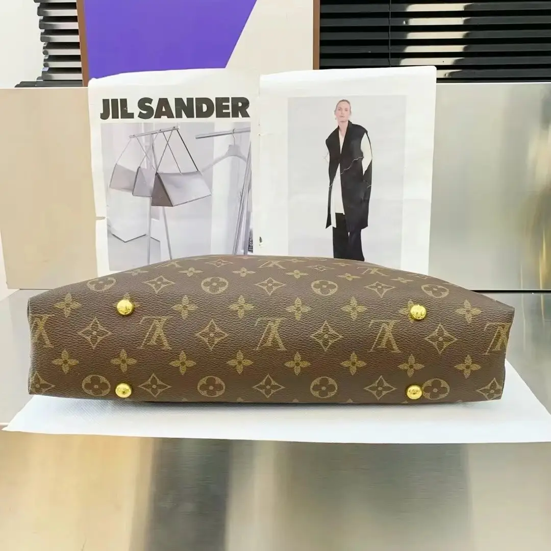 Louis Vuitton Underarm Bag [33 styles] — foto 5 de 8