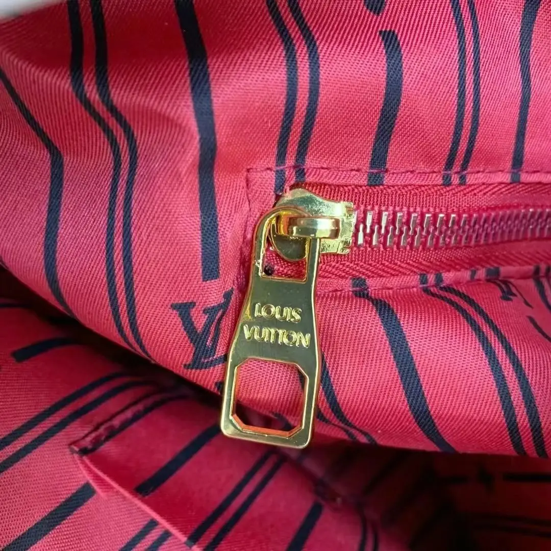 Louis Vuitton Underarm Bag [33 styles] — foto 7 de 8