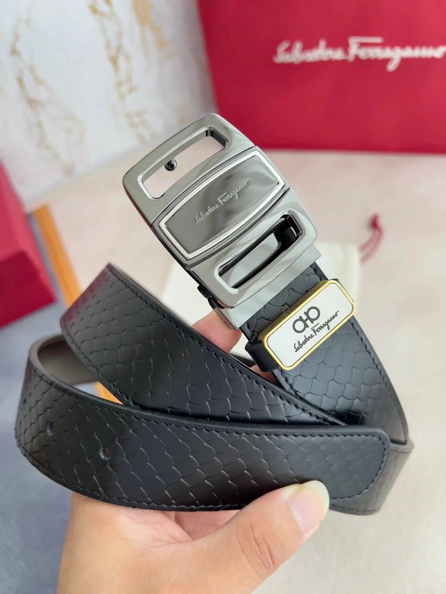 Salvatore Ferragamo Leather Belt [15 styles] — foto 3 de 8