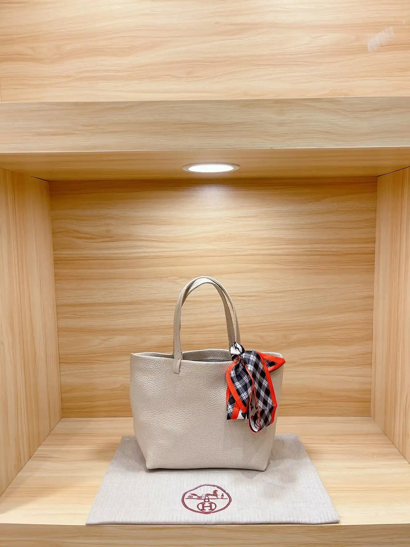 Herm S Tote Bag [15 styles] — foto 8 de 8