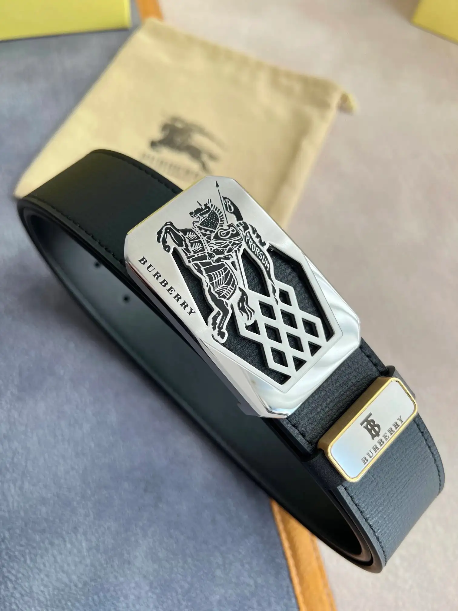 Burberry Leather Belt [15 styles] — foto 4 de 8