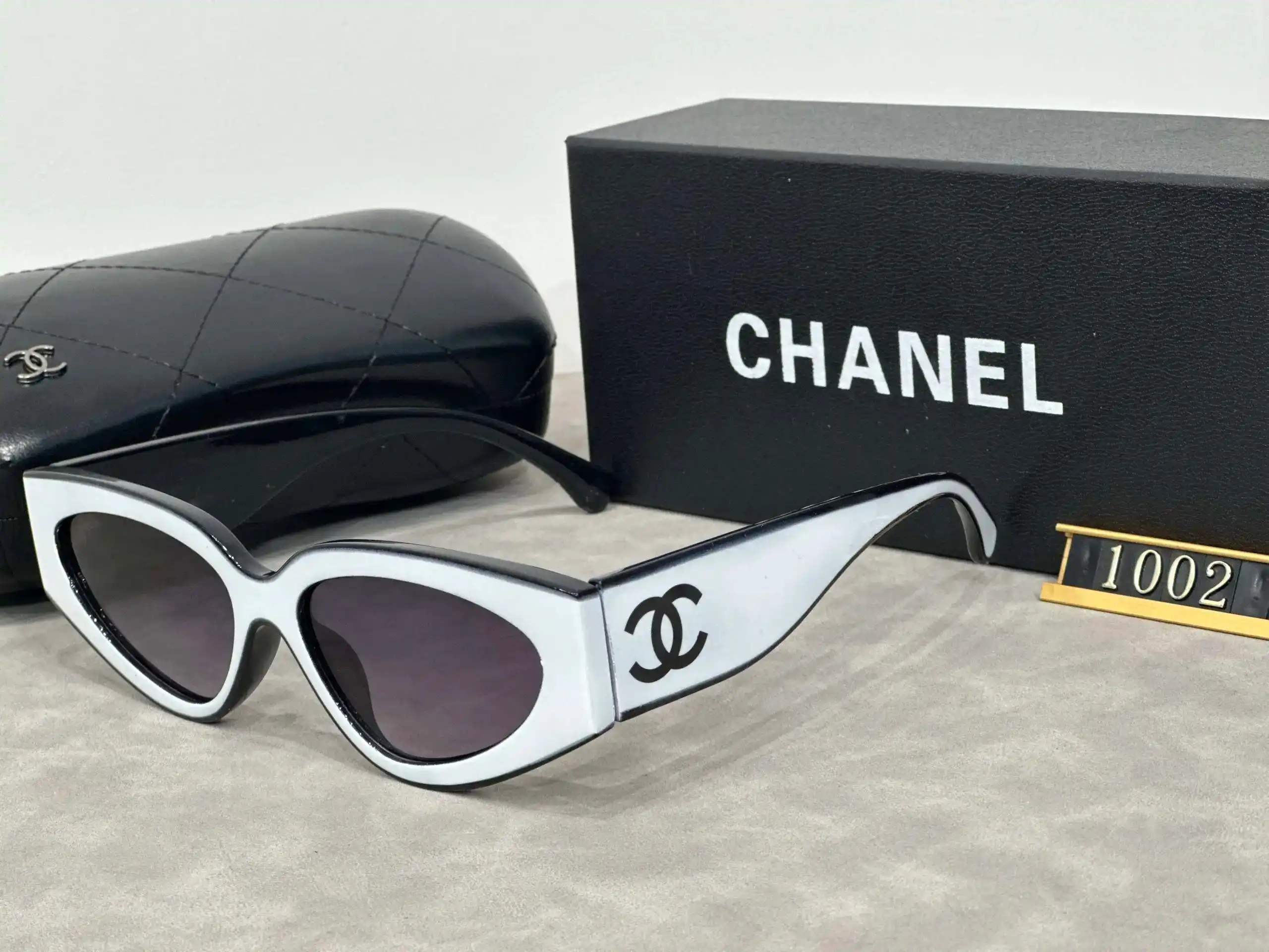 Chanel Sunglasses [24 styles] — foto 2 de 4
